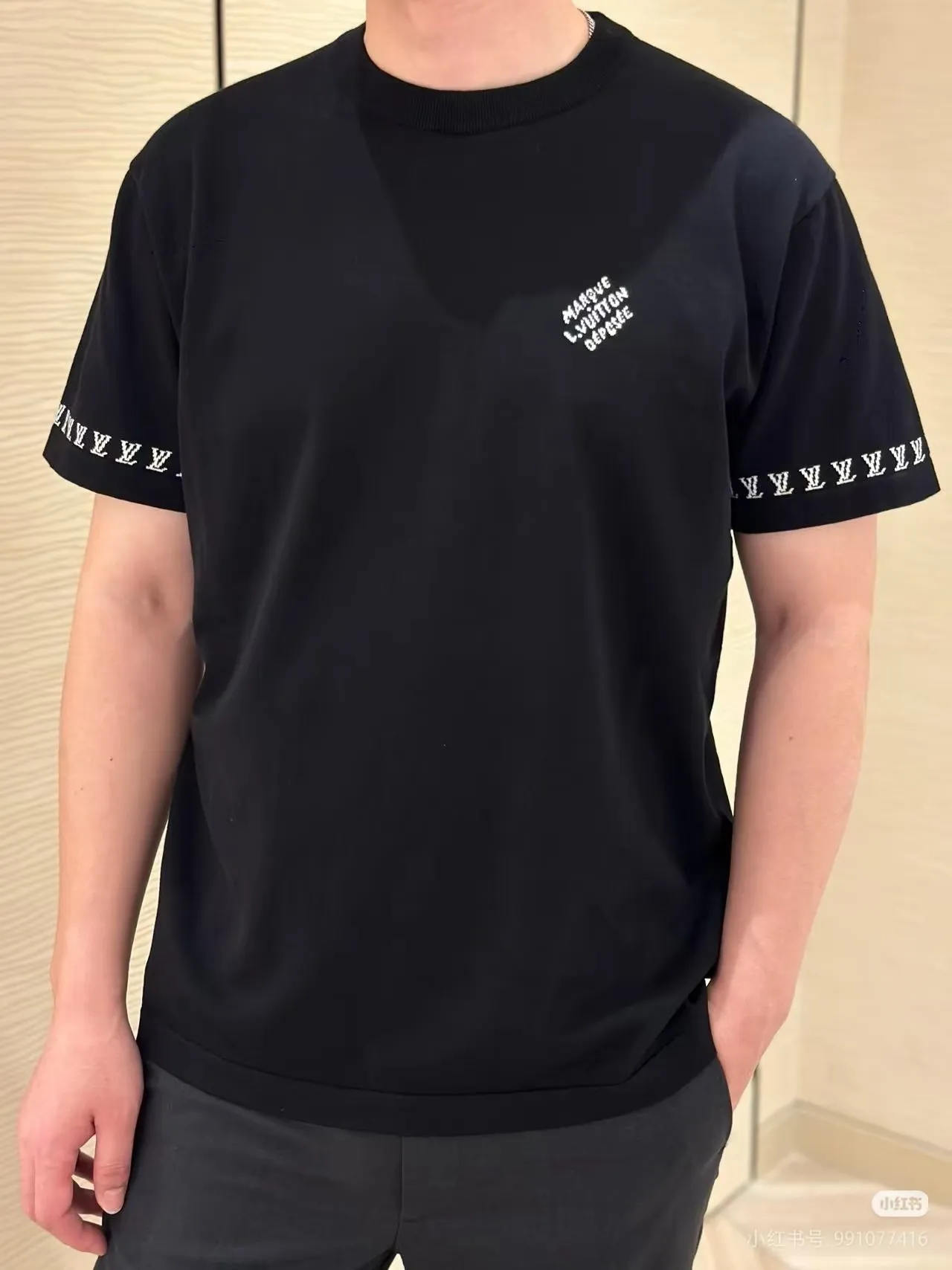 Louis Vuitton Louis Vuitton jacquard knitted short sleeves with logo on cuffs and small letters